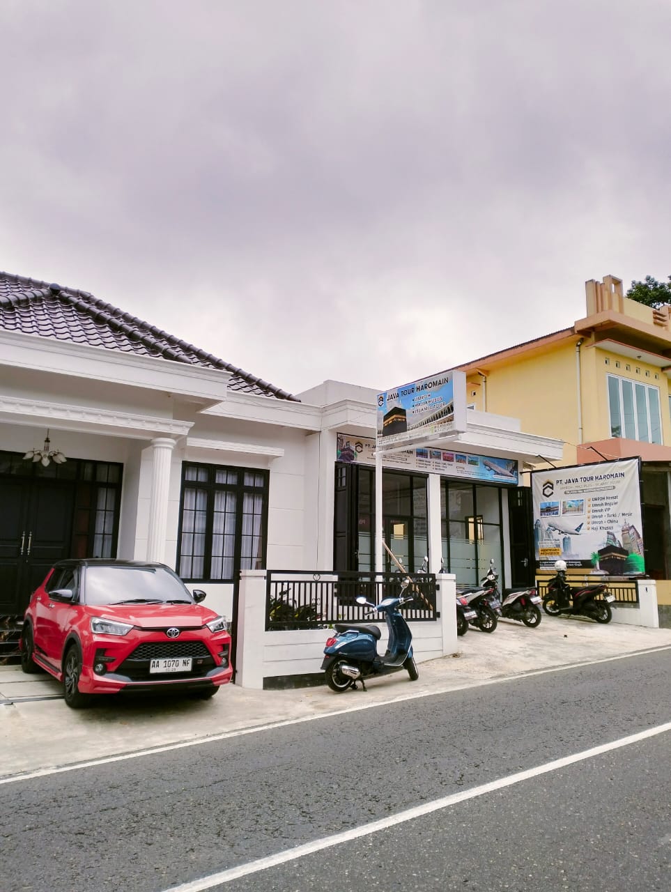 Kantor PT Java Tour Haromain tampak depan